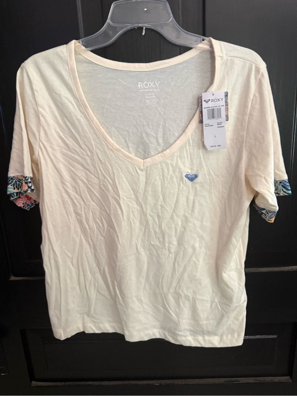 🌺NWT Roxy Cream V-Neck Short Sleeve Tee with Floral Cuff